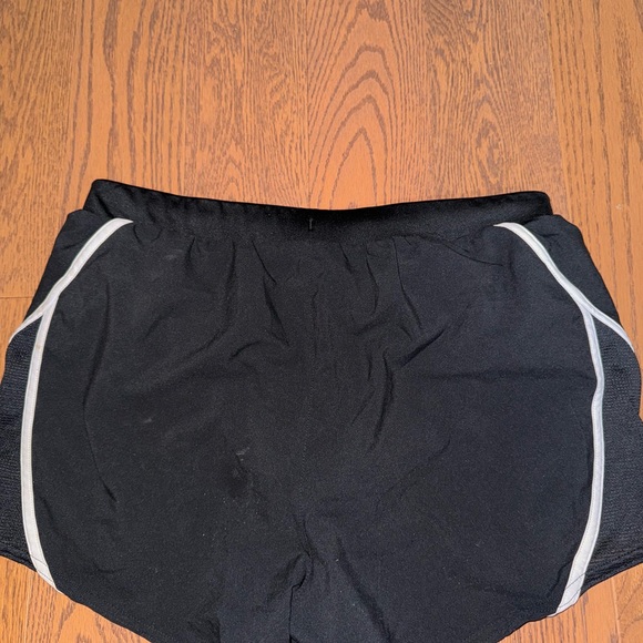 Shorts - Picture 3 of 3